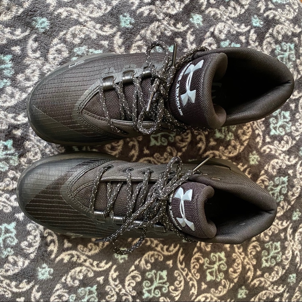 Under armor black sneakers size 6